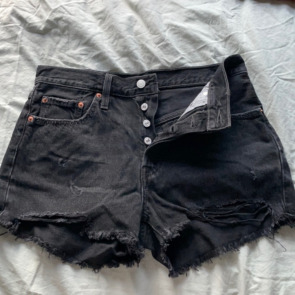levi’s- black high waisted jean shorts